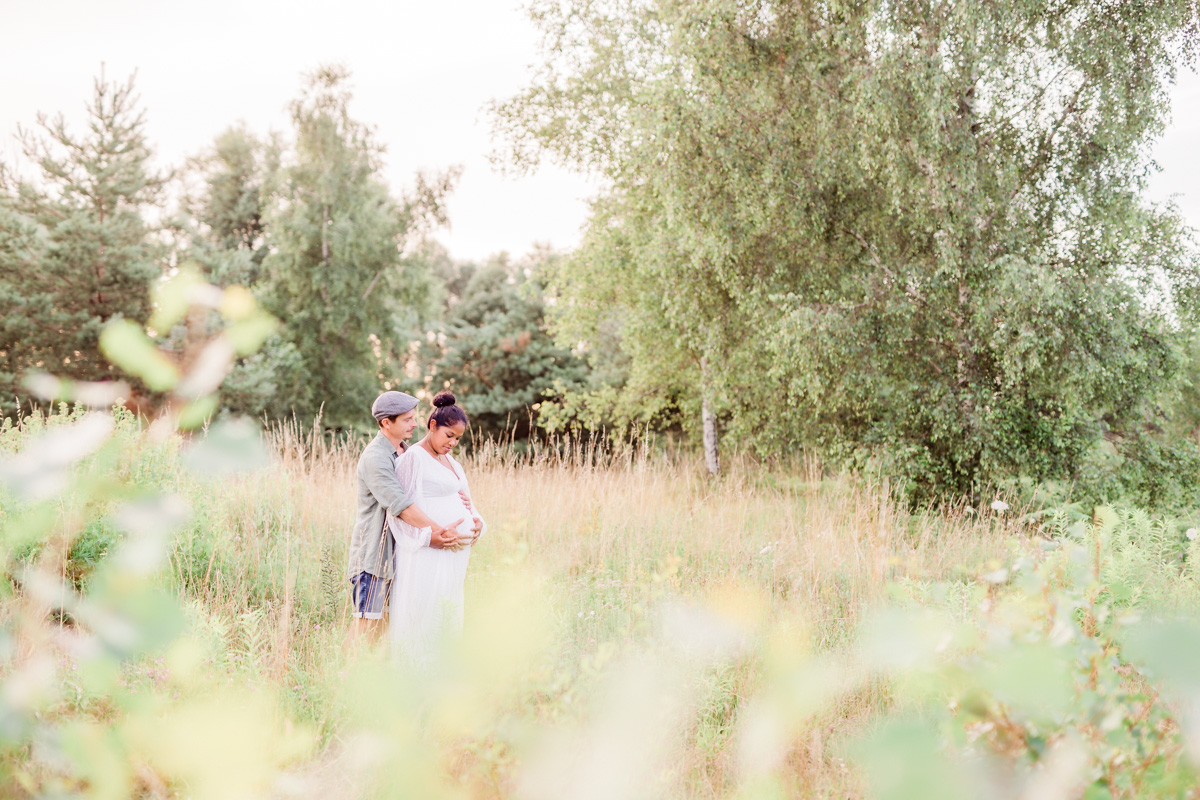 Babybauch-Shooting München Werdende Eltern in Natur