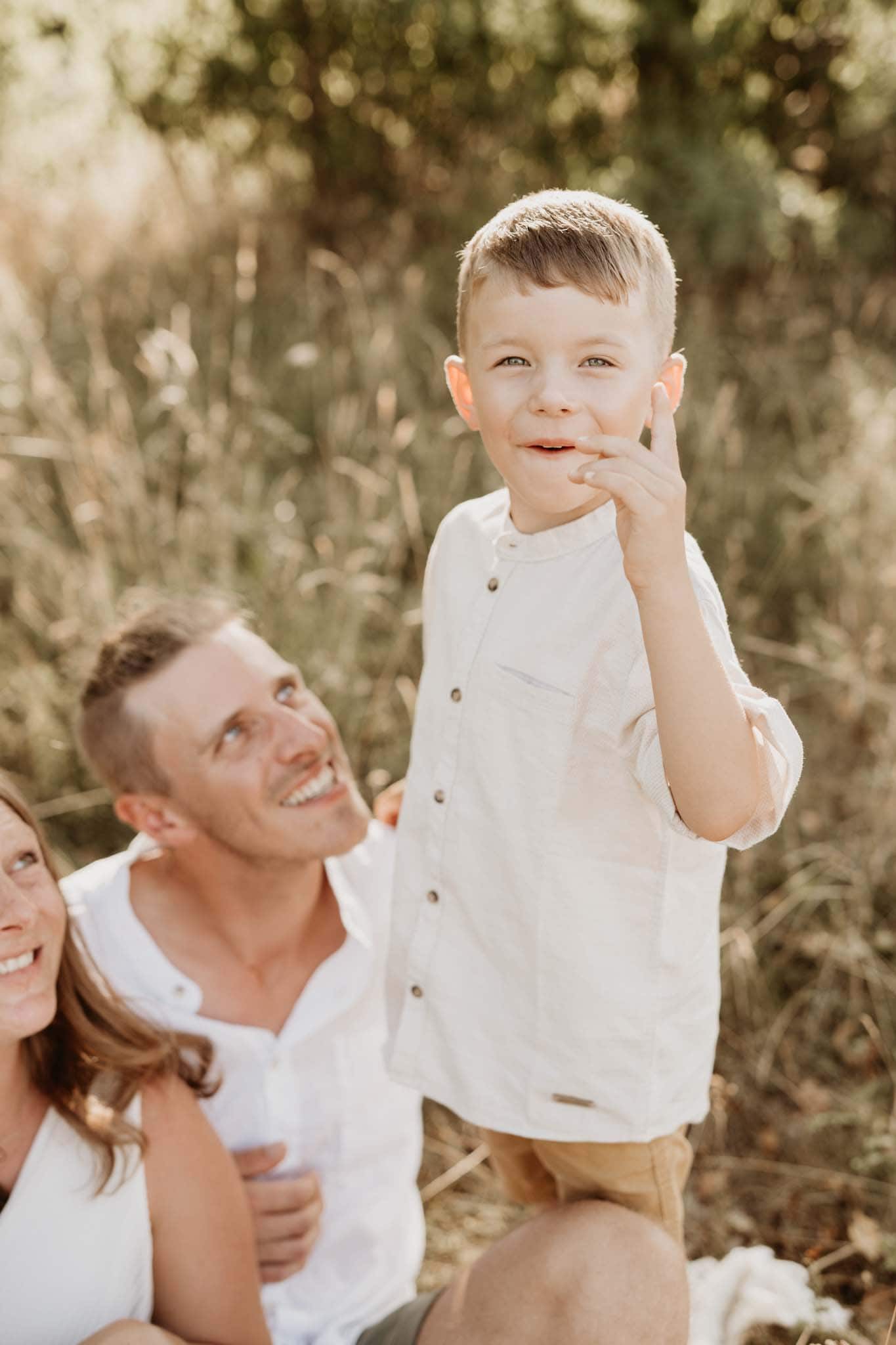 Kinderfoto von Jungen mit Familie