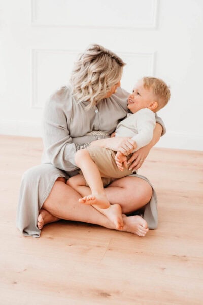 Babybauchfoto-mit-geschwisterkind und Spaß