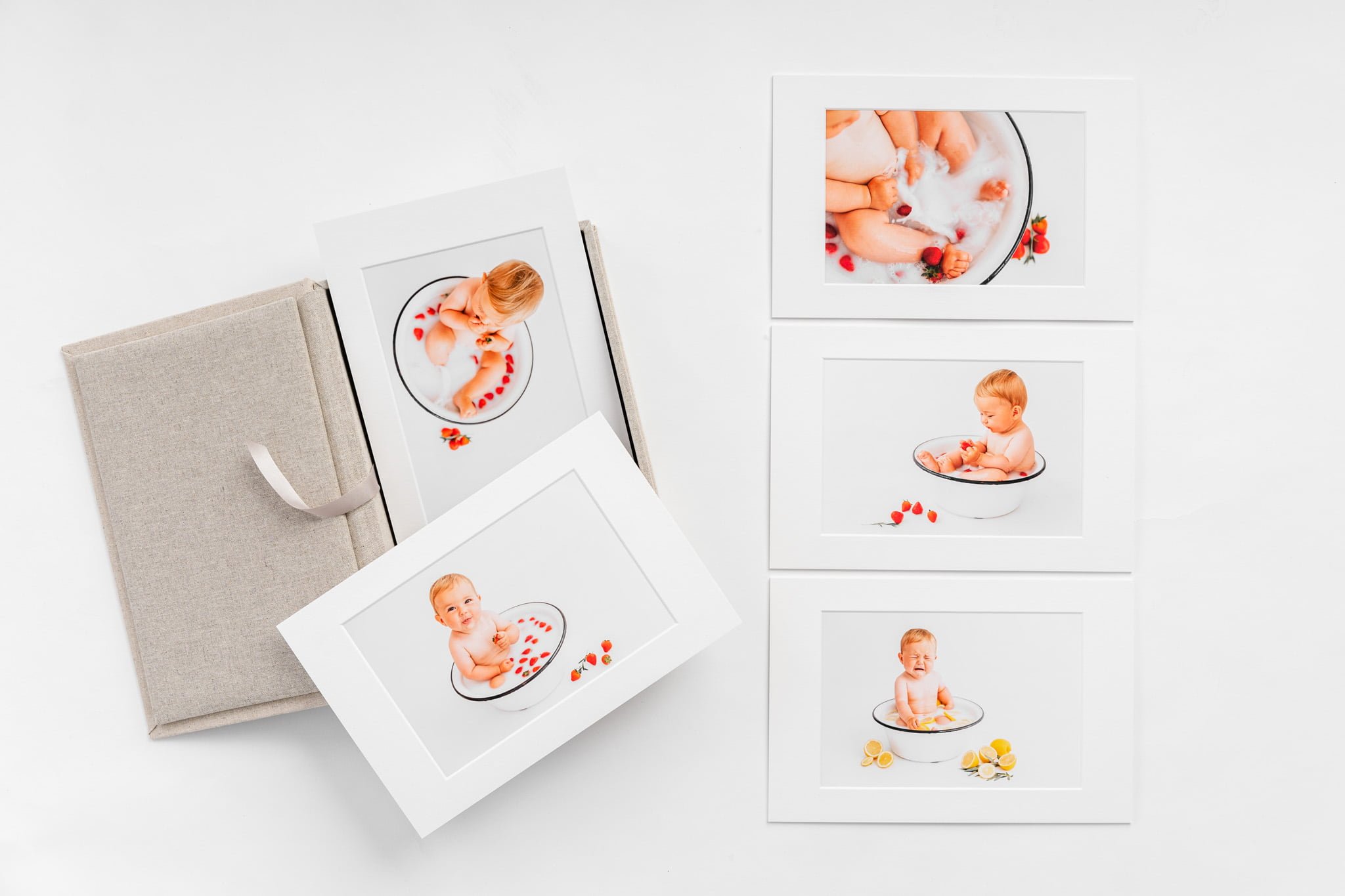 Bilder im Passepartout vom Babyfotograf Babyfotos vom Milchbadshooting im Passepartout