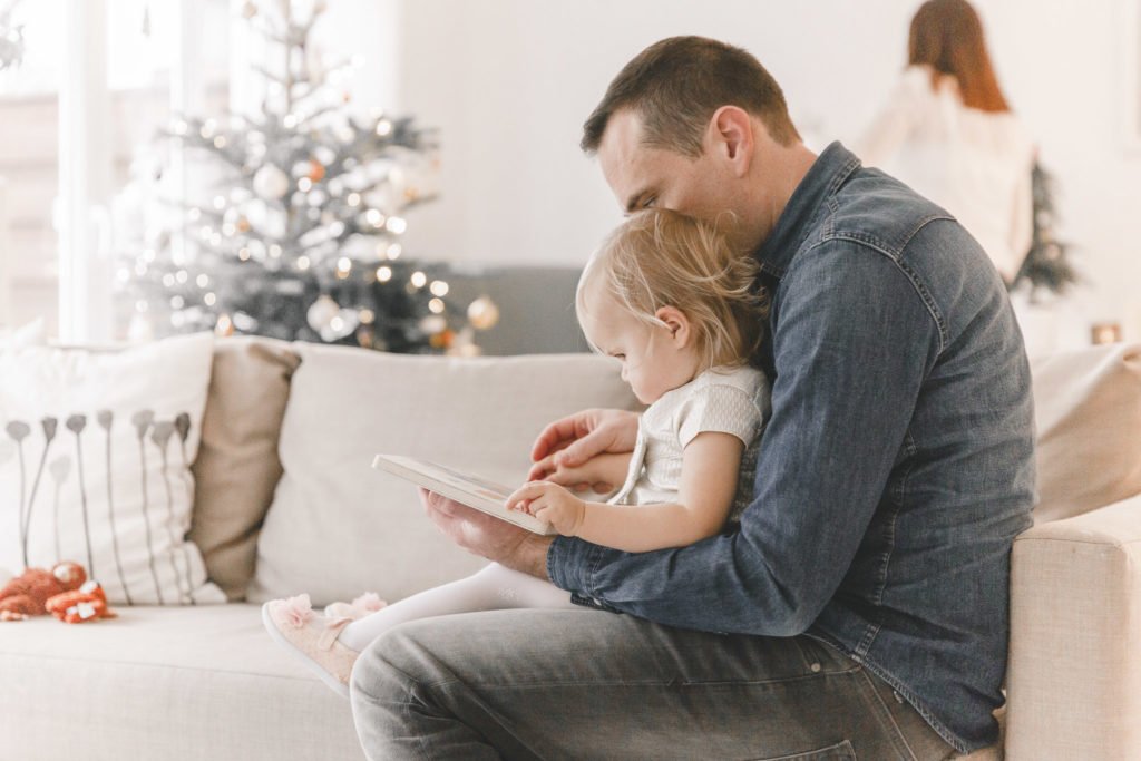 Familienshooting München: Familienfotos zu Weihnachten zuhause