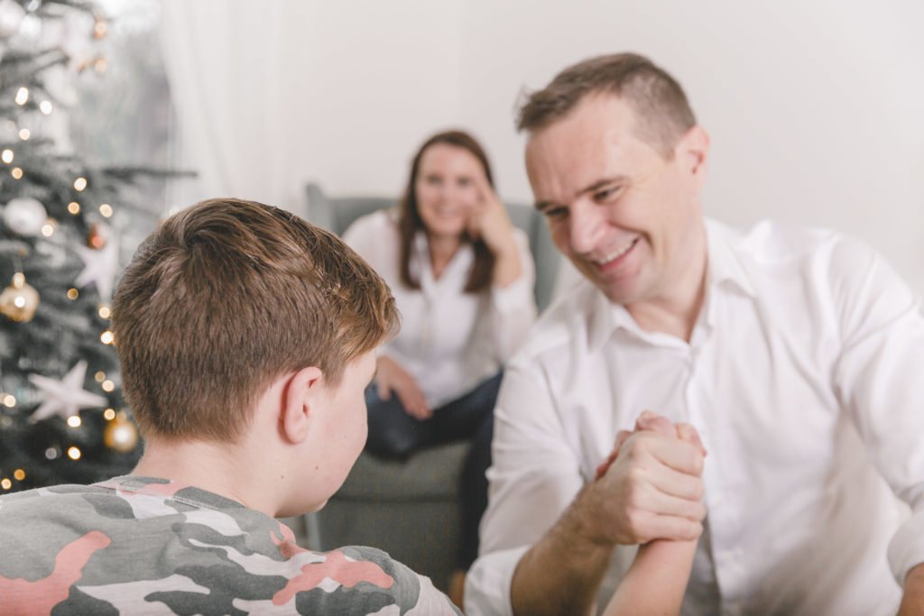 Familienshooting München: Familienfotos zu Weihnachten zuhause