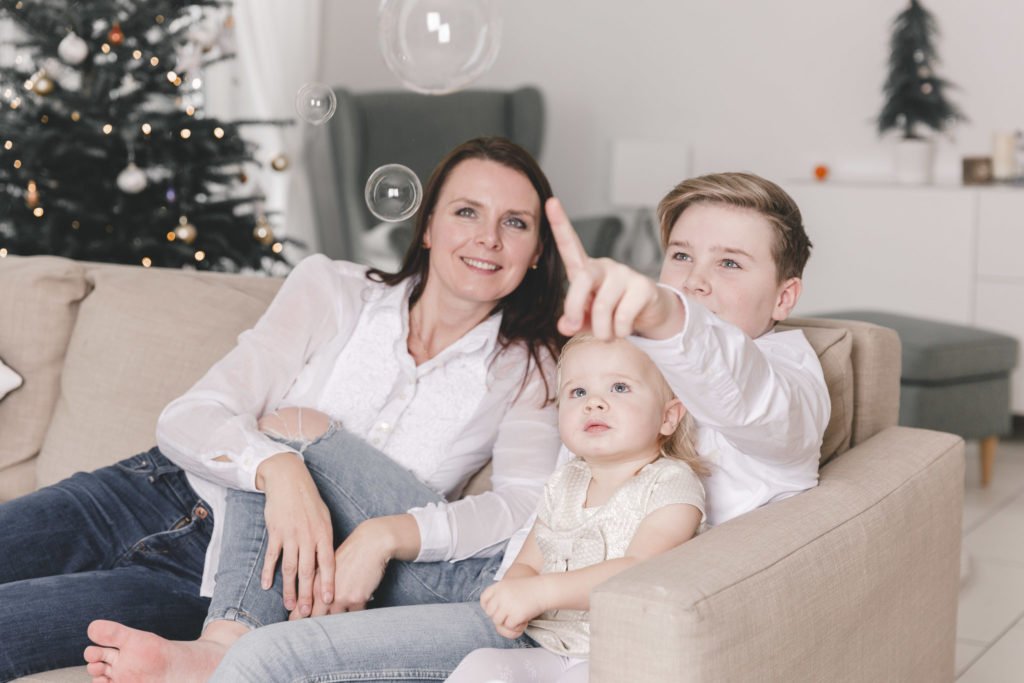 Familienshooting München: Familienfotos zu Weihnachten zuhause