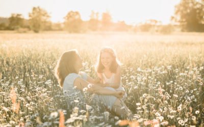 Familienfotos München mitten in der Margeriten-Wiese